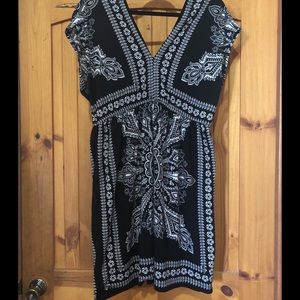 PRE-WORN WOMEN’S BLACK/WHITE HANDKERCHIEF PRINT SUMMER DRESS